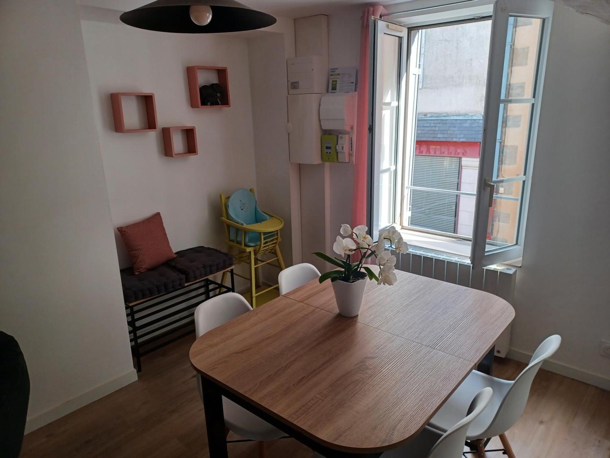 شقة Duplex Cosy Et Douillet Ernée المظهر الخارجي الصورة